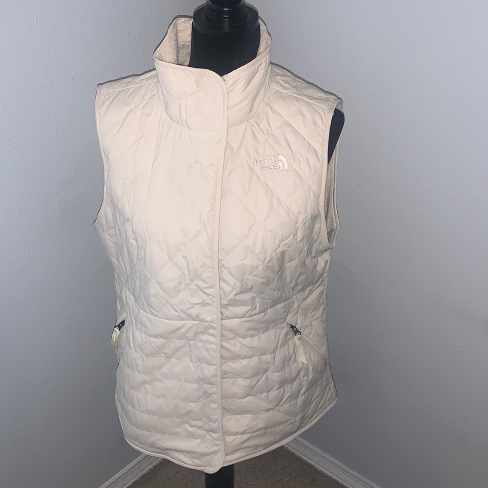 The North Face Puff Vest Winter Off-White Sherpa Women’s Size Large- Gently Used